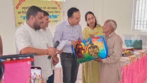 Mandi News – वरिष्ठ नागरिकों का अनुभव और सहयोग समाज के लिए लाभदायक : SDM अमर नेगी