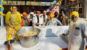 Mandi News : गुरुद्वारा सिंह सभा पंडोह में सजा गुरु का अटूट लंगर, होले मोहल्ले पर संगतों की सेवा शुरू