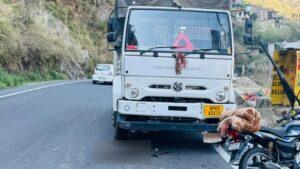 Mandi News : पंडोह में दर्दनाक सड़क हादसा, युवक की मौके पर मौ*त
