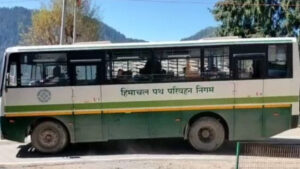 ड्यूटी पर HRTC कंडक्टर से बेर*हमी, हिमाचल में युवाओं ने किया ह*मला, पढ़े पूरी खबर